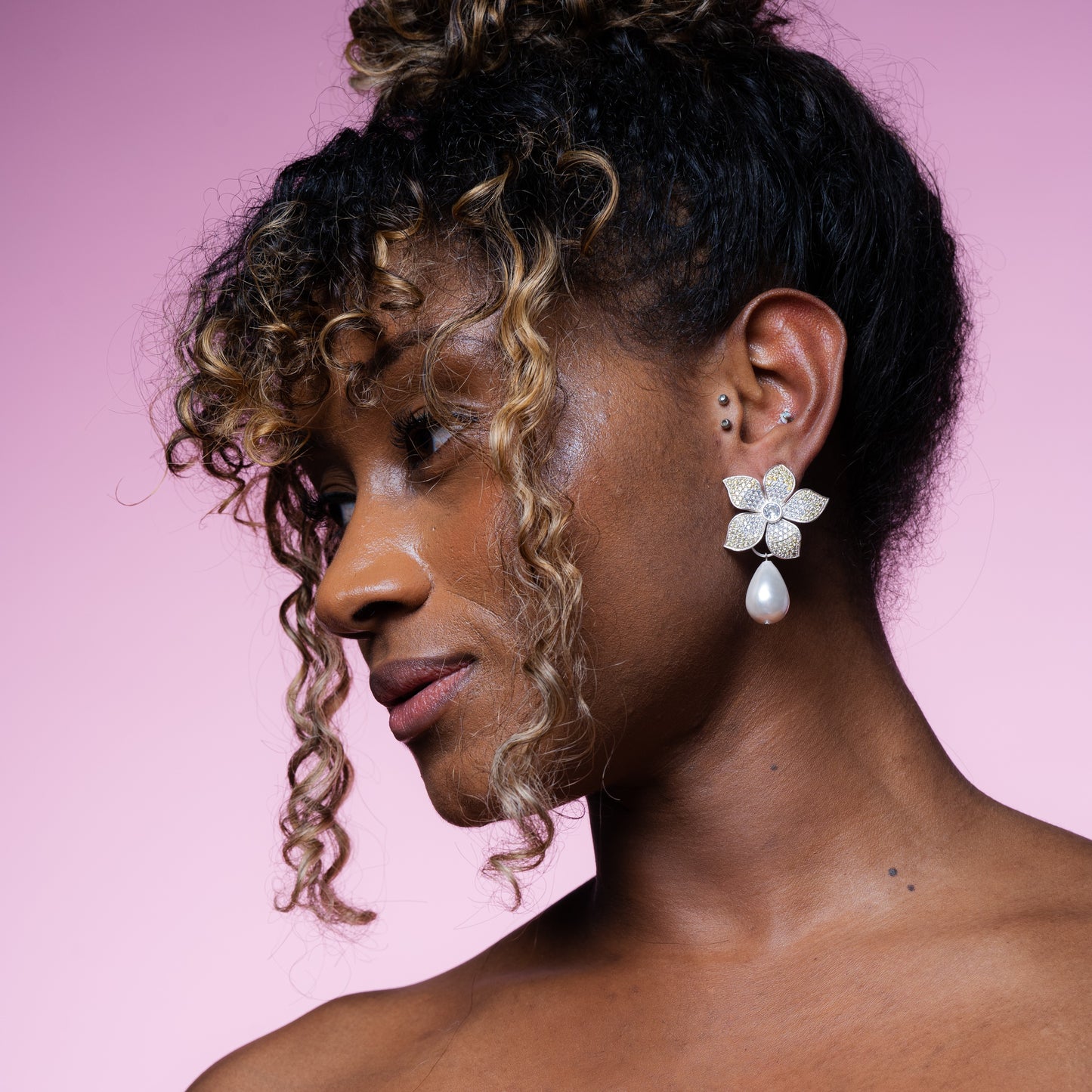 Flower white and yellow zircon brass pearl earrings