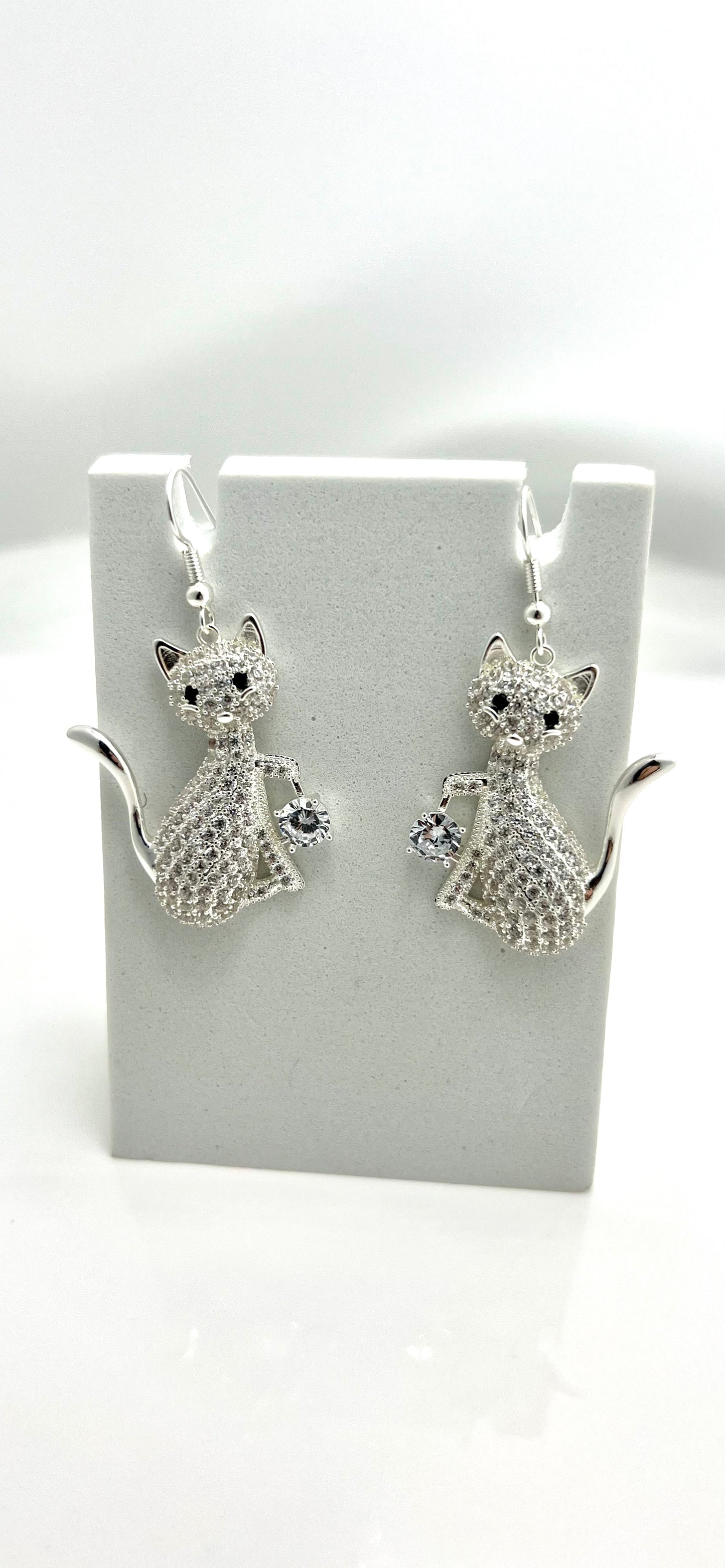 Cat zircon silver color earrings